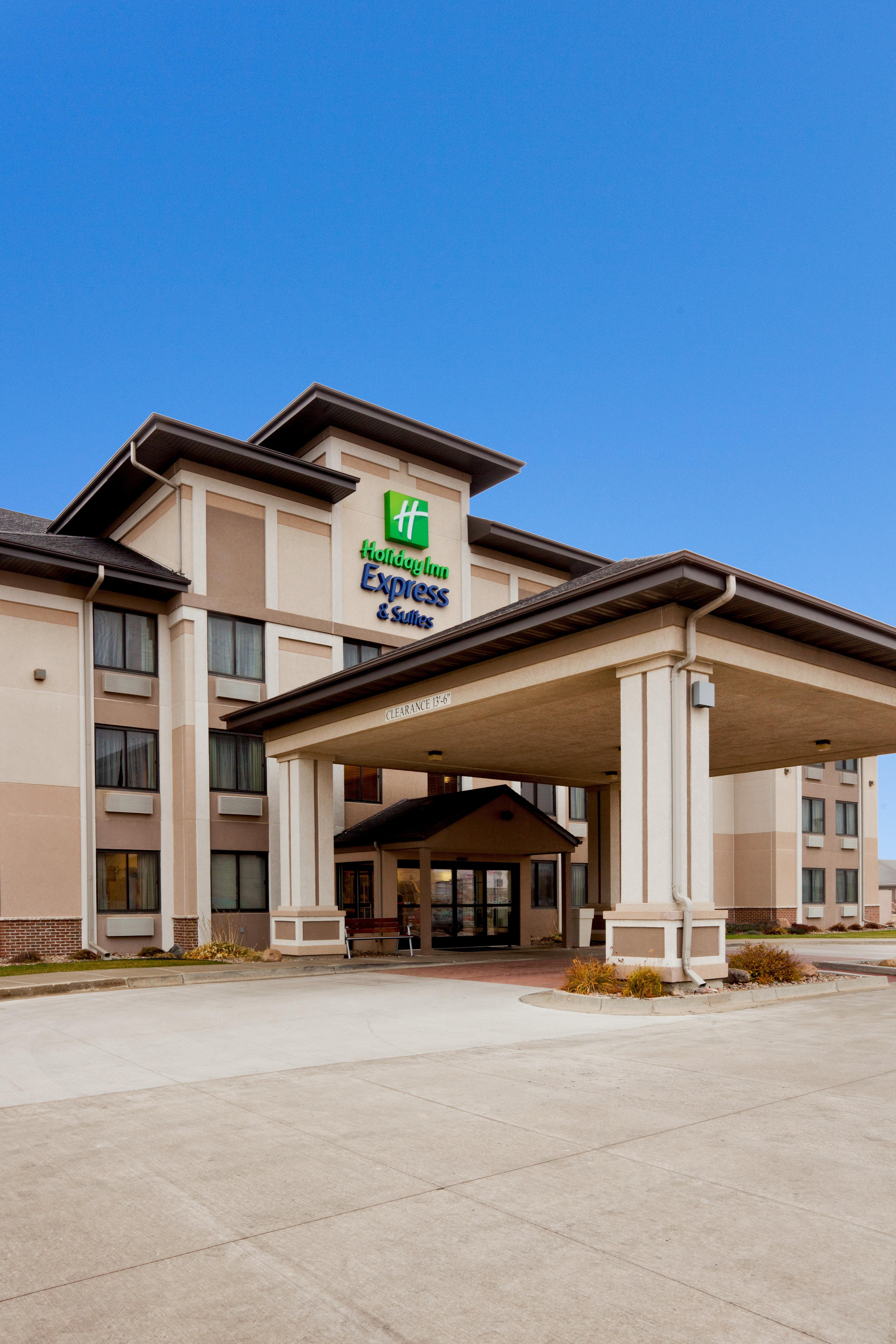 Holiday Inn Express & Suites - Worthington By Ihg Exterior foto