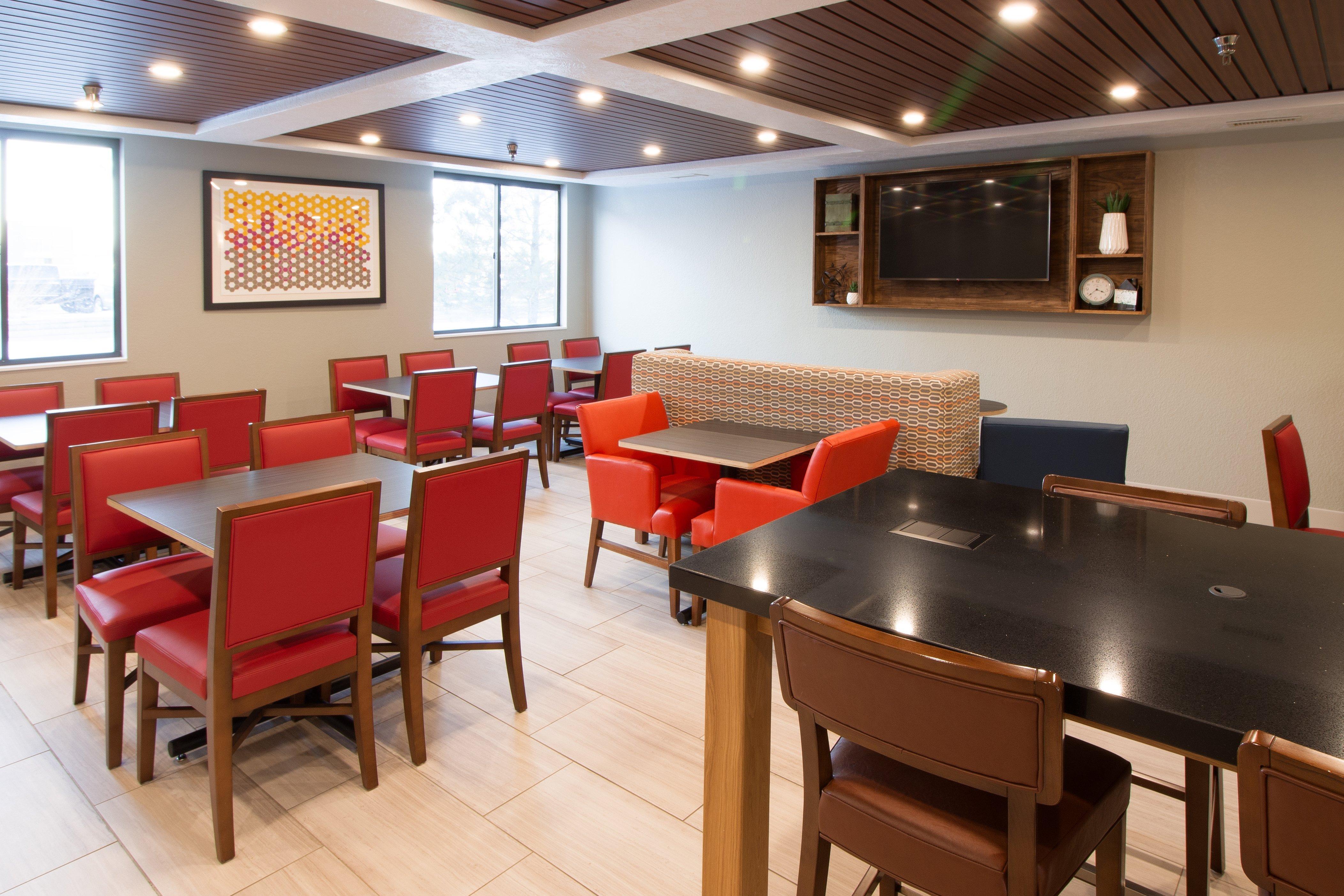 Holiday Inn Express & Suites - Worthington By Ihg Exterior foto