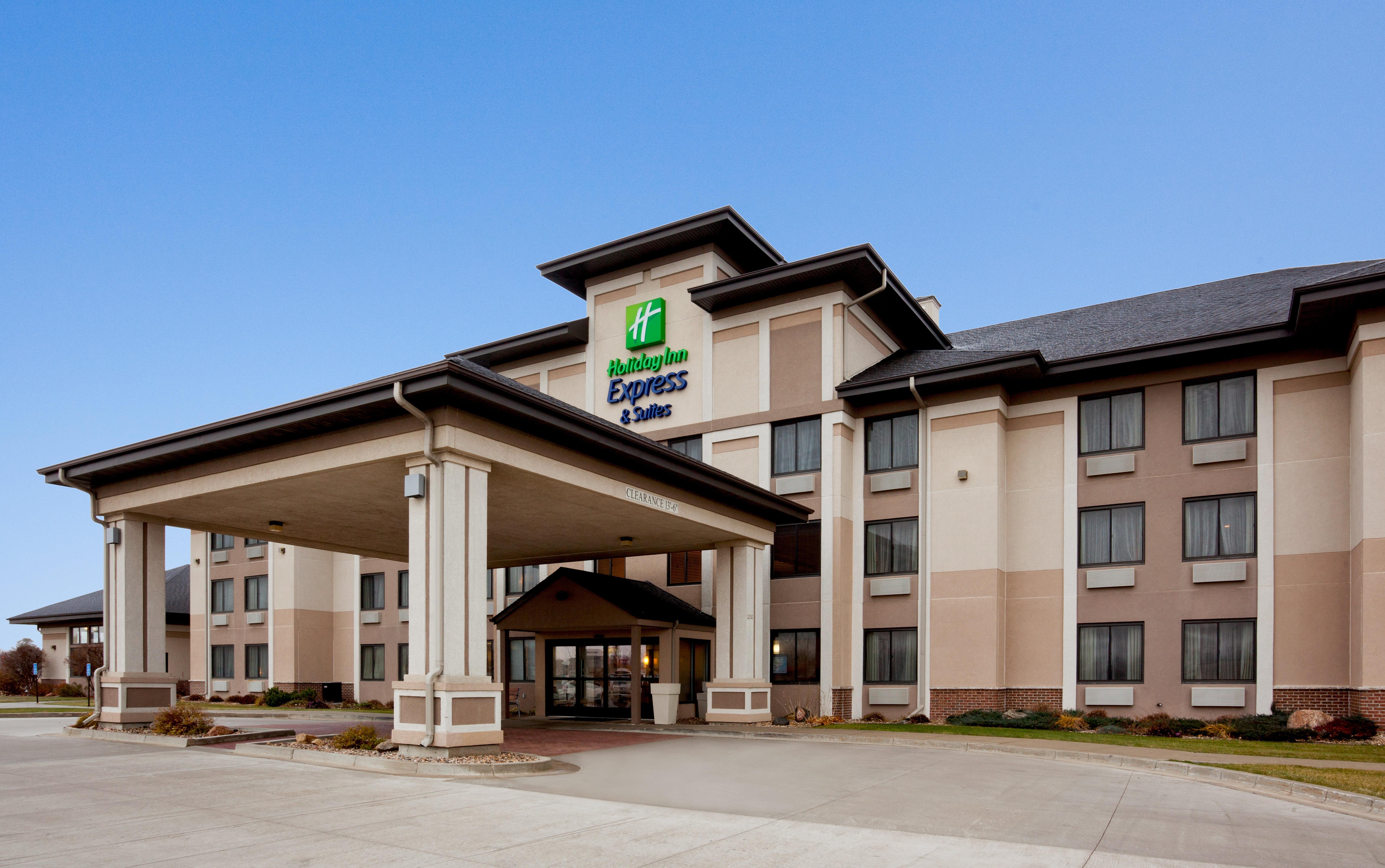 Holiday Inn Express & Suites - Worthington By Ihg Exterior foto