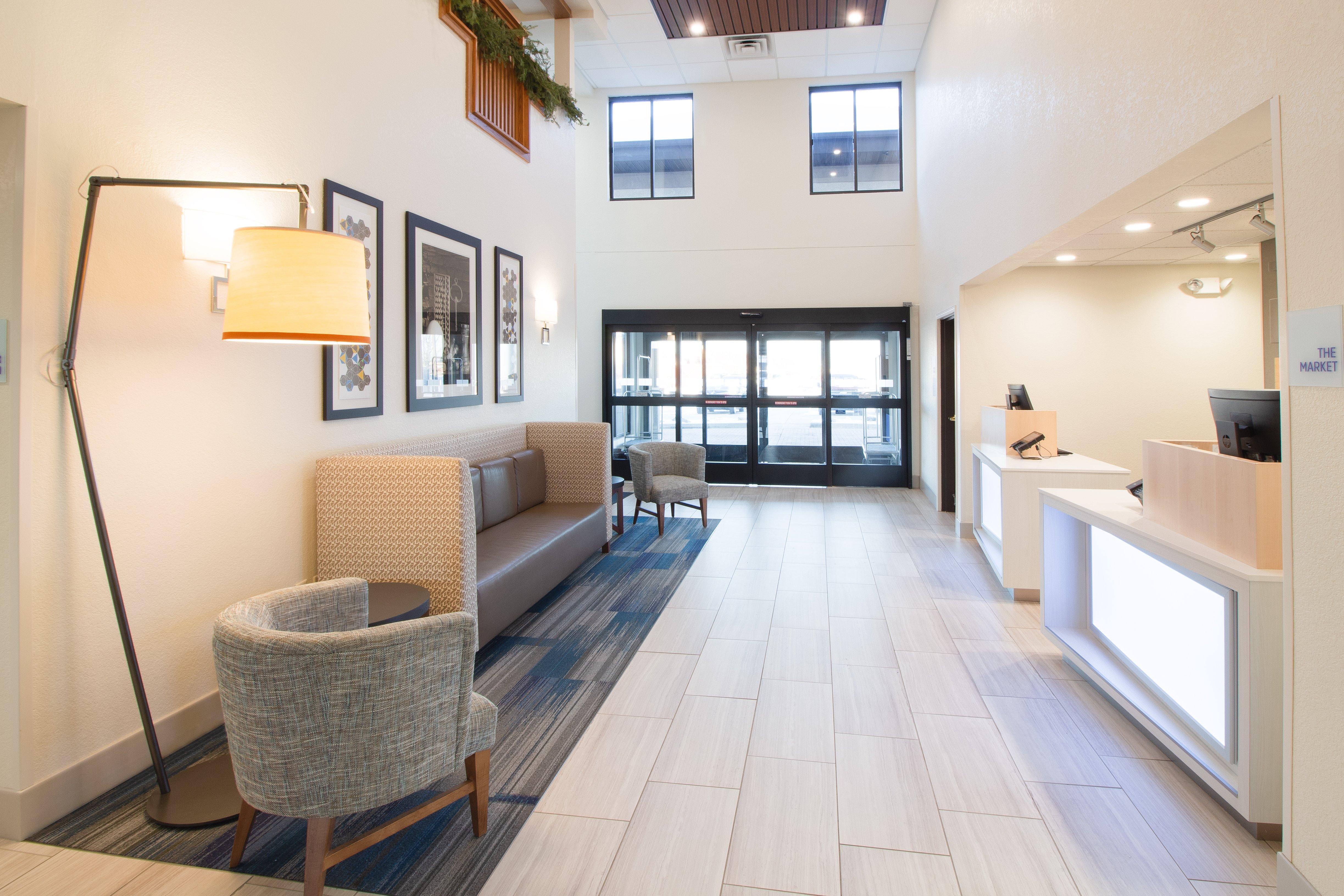 Holiday Inn Express & Suites - Worthington By Ihg Exterior foto