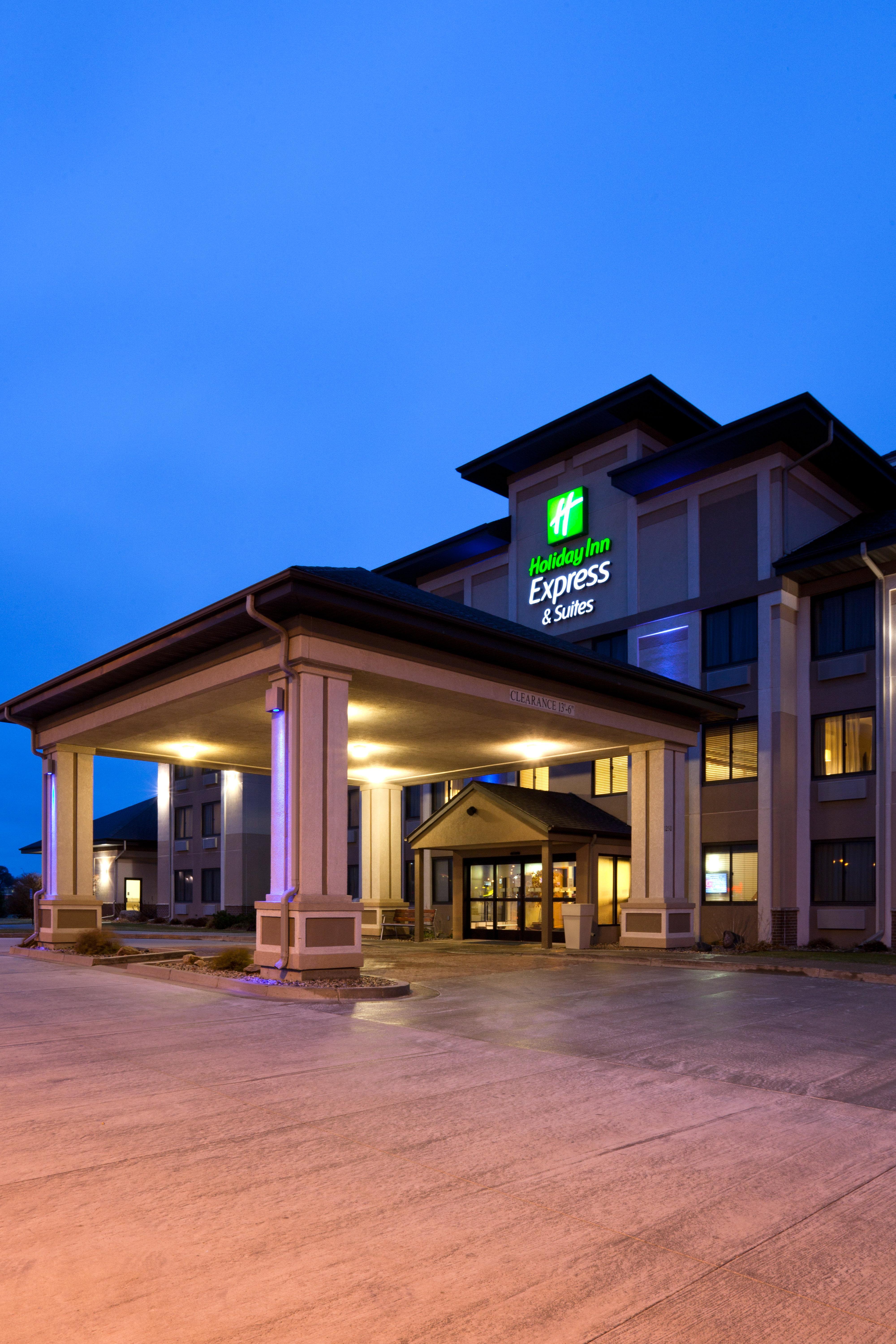 Holiday Inn Express & Suites - Worthington By Ihg Exterior foto